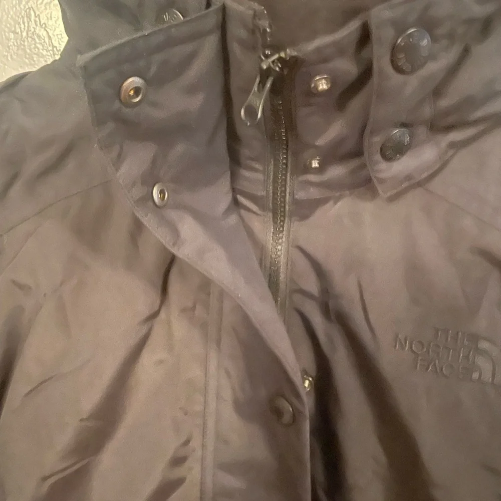 The North Face Woman’s Down Parka - Picture 2 of 4